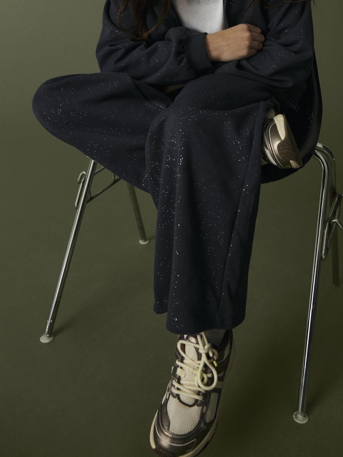 model_shot-creative